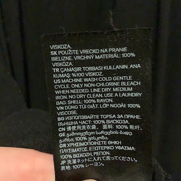 H&M Button Down Rouched sleeve dress Size: 6 Color: black - Picture 9 of 9